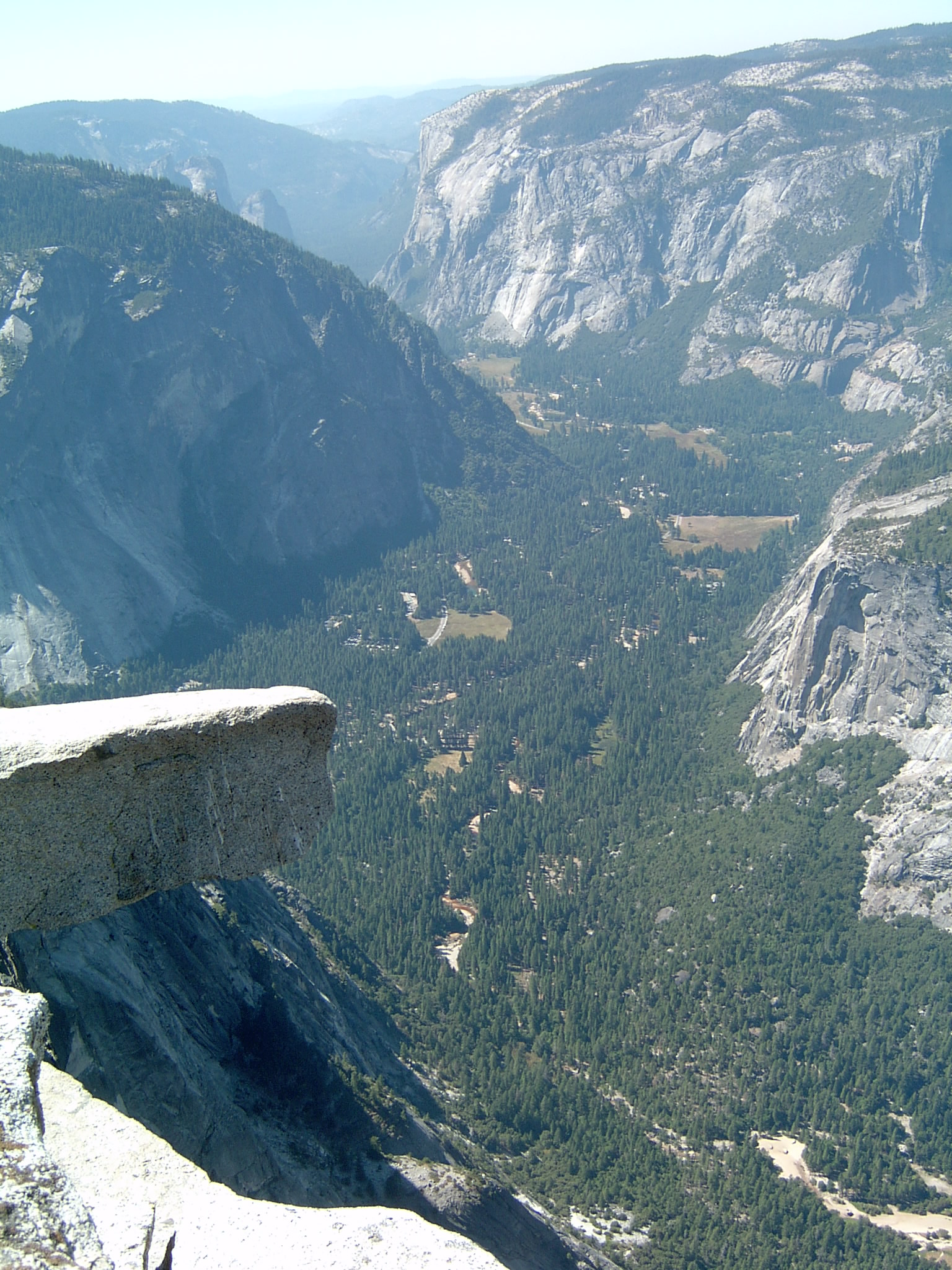Blick ueber Yosemite Valley, mit El Capitan im Hintergrund