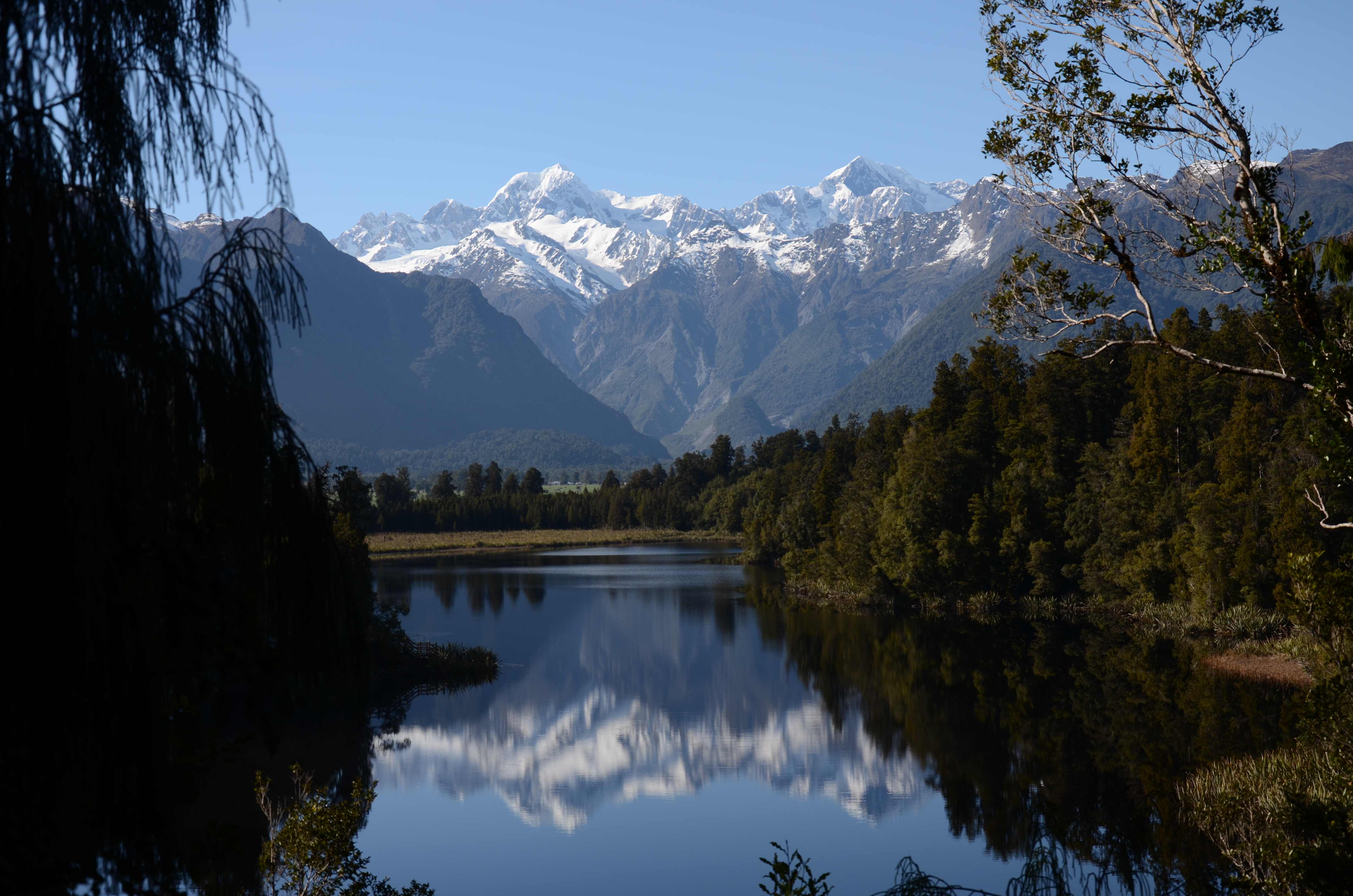 Mount Cook und Mount Tasman spiegeln sich im Lake Matheson.